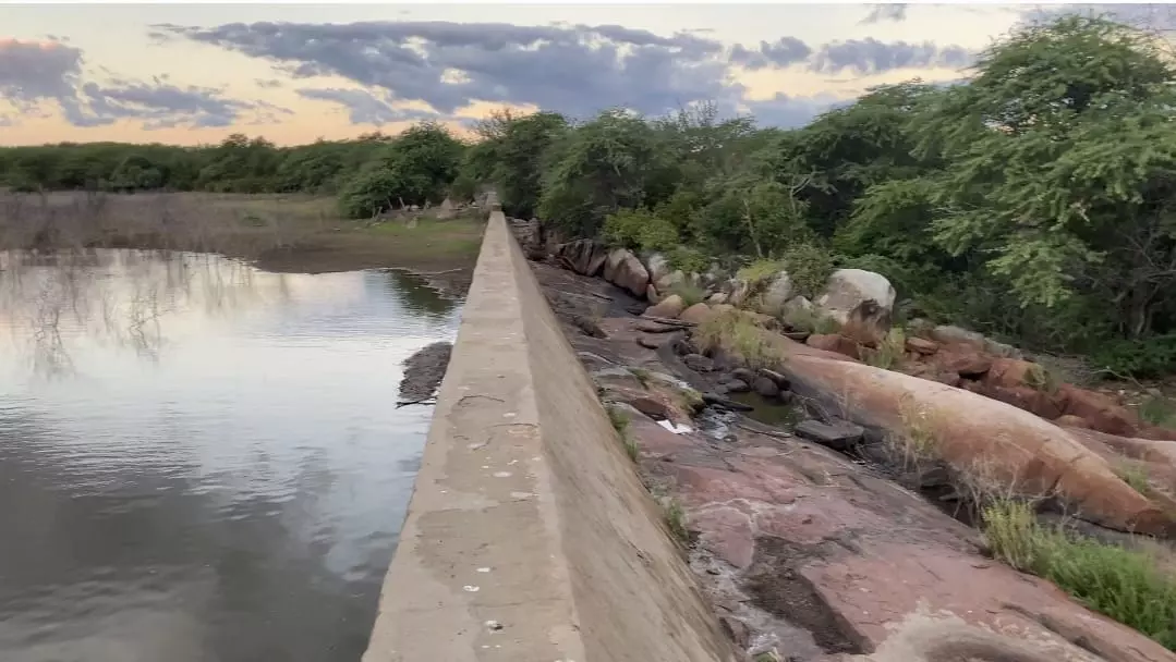 Ouricuri: Vazamentos na Barragem da Cruz, causa perda de milhões de litros de água todos os dias